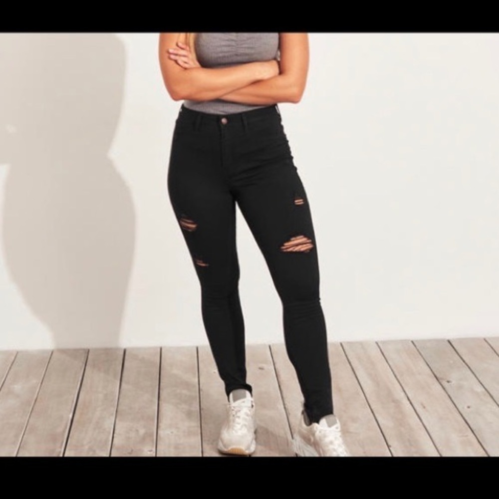 NTW black hollister ripped jeans!